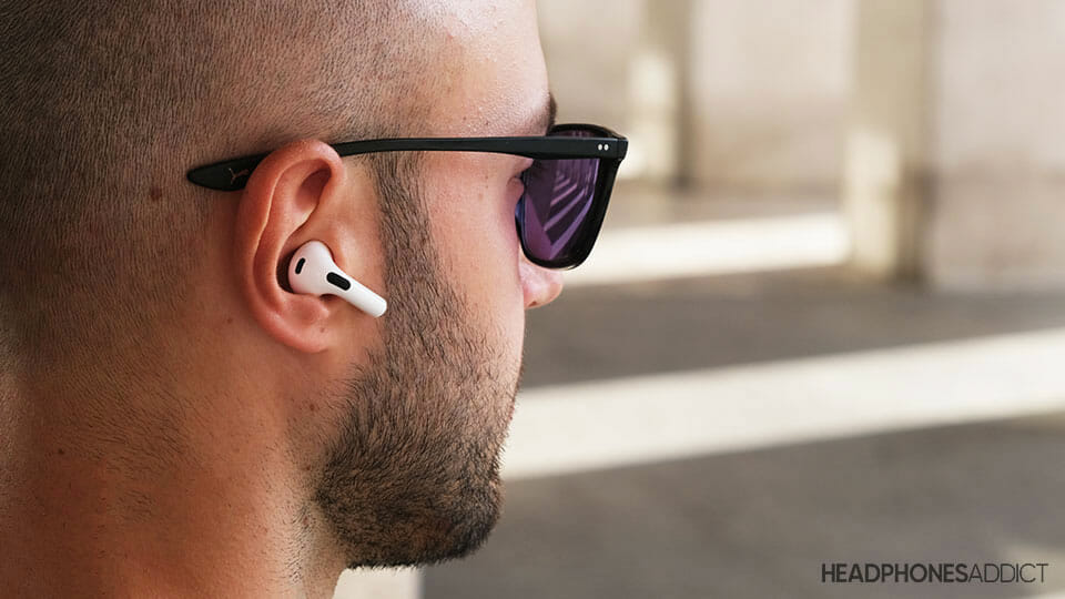 Apple AirPods 3 in ears