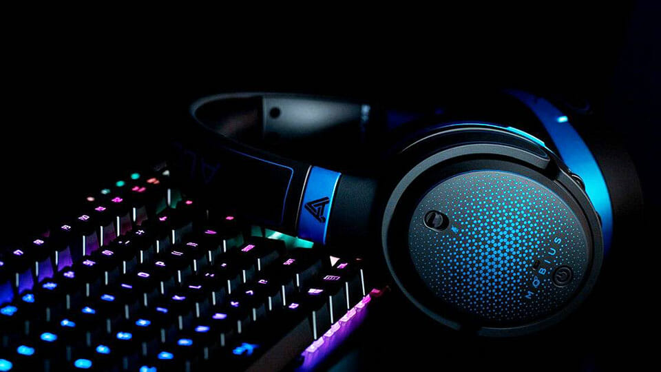 Audeze Mobius wireless gaming headset