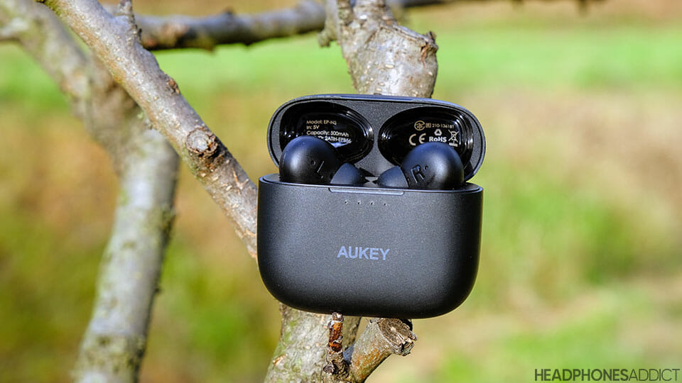 Aukey EP-N5 charging case