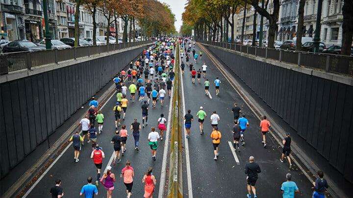 Can you wear headphones in a running race