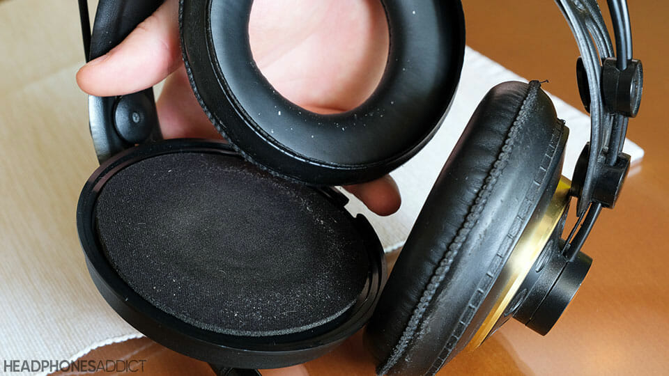 Dirt behind earpads