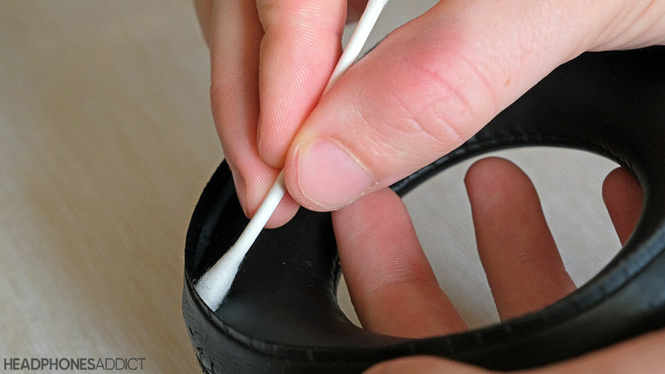 Disinfecting faux leather earpads