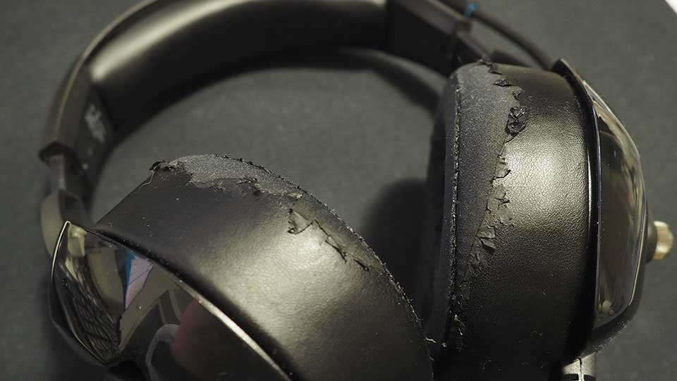 Headphone earpads deteriorating