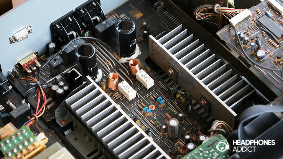 Internal amplifier circuit