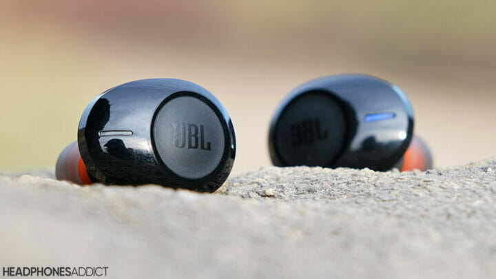 JBL Tune 125TWS on rock