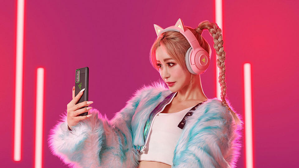 Razer Kraken Kitty Edition taking selfie