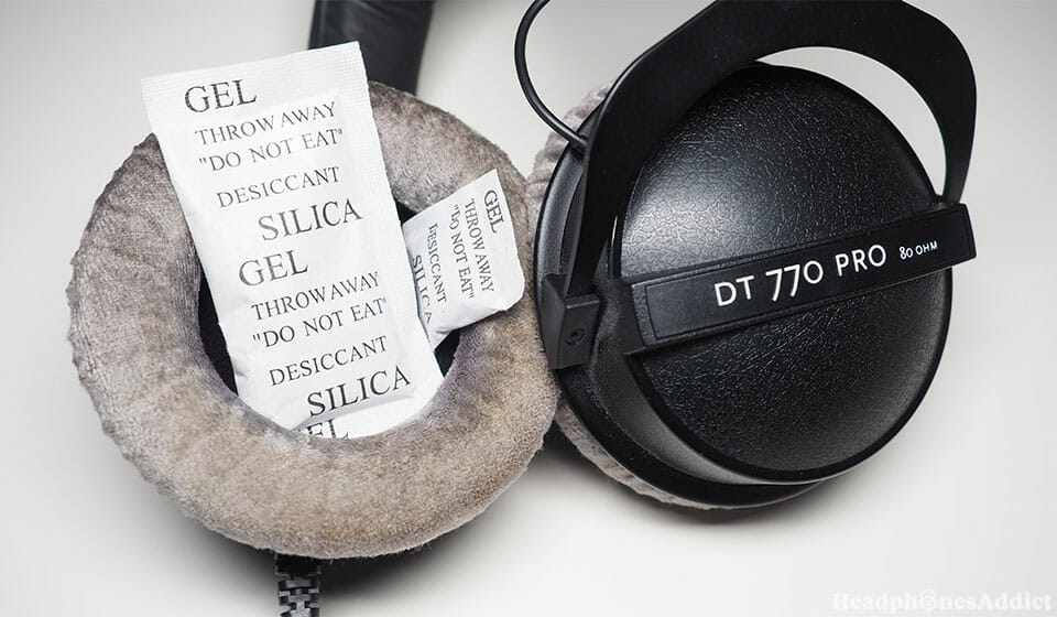 Silica gel in headphones