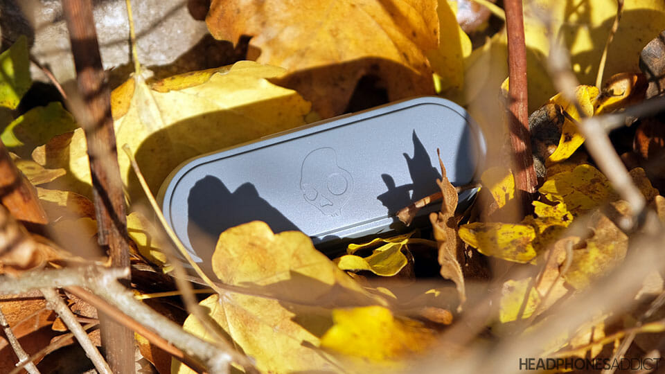 Skullcandy Jib True Wireless case in leafs