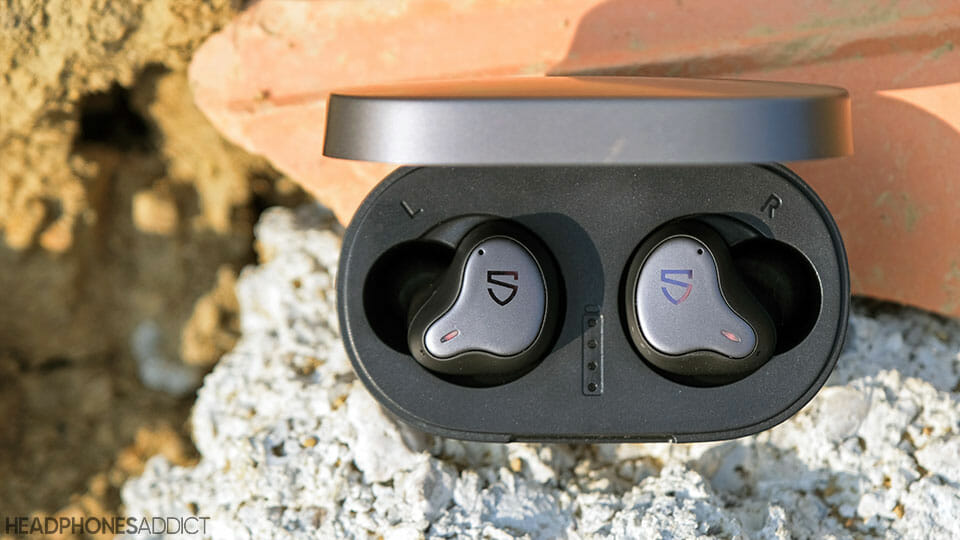 SoundPEATS H1 earbuds in case