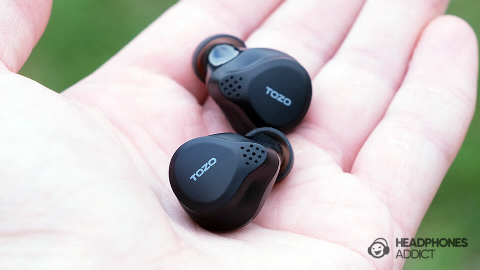 TOZO NC7 in hands