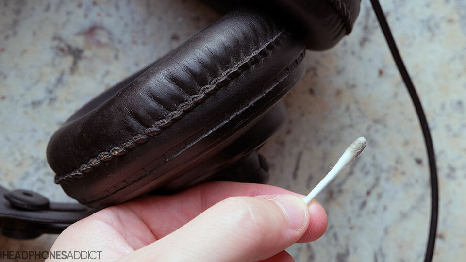 Discoloration on earpads